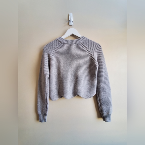 Aritzia Wilfred Cropped Ribbed Scalloped Hem Sweater Size XS - Picture 4 of 7